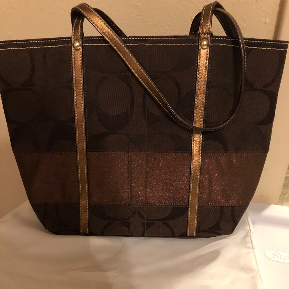 Medium sized Coach Handbag